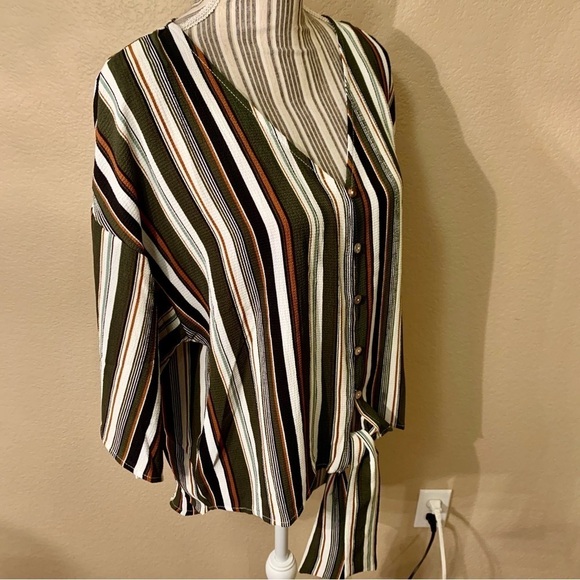 NWT Boutique Top Small Hyped Unicorn Betty Slimming Vertical Stripe Army Buttons - Picture 4 of 16